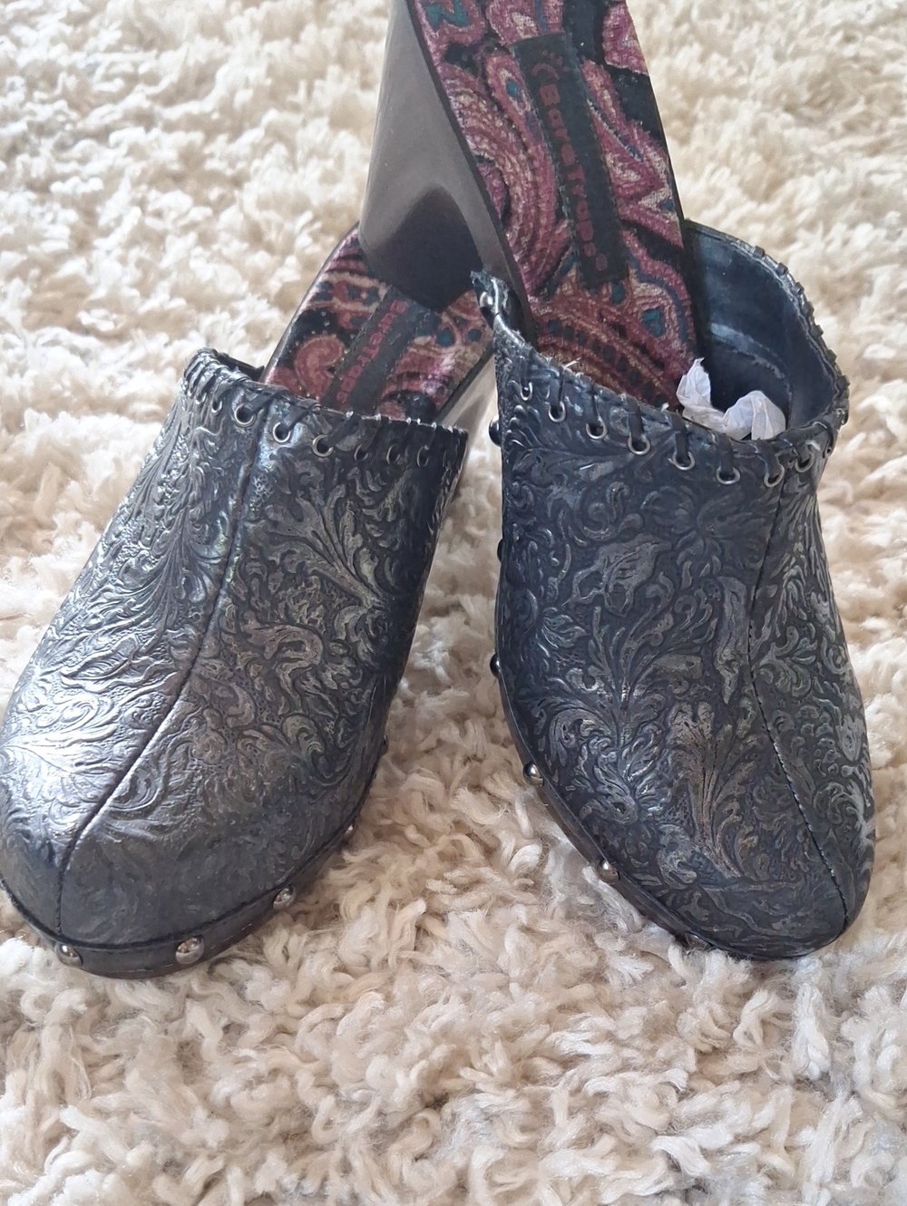 NEW.  BareTraps Metallic Black Leather  Floral-Embossed Clog Mules